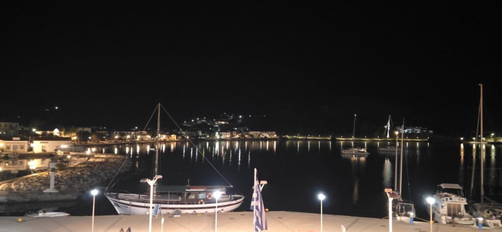 Το λιμάνι της Μύρινας τη νύχτα