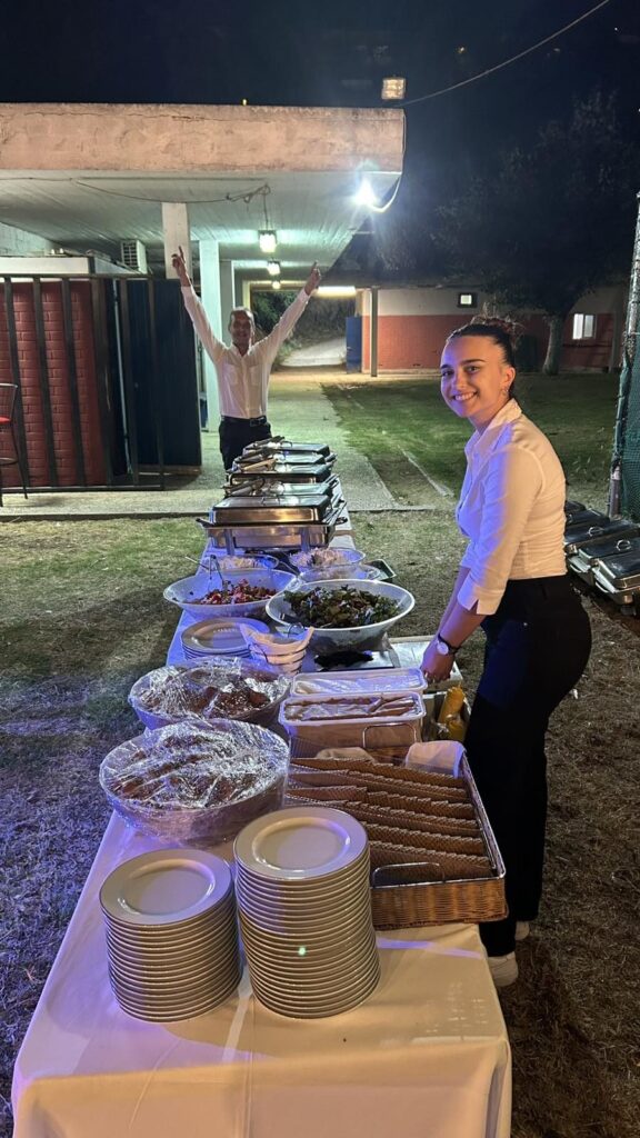 Ο μπουφές του catering στο ΠΑΡΑ ΘΙΝ' ΑΛΟΣ 2026